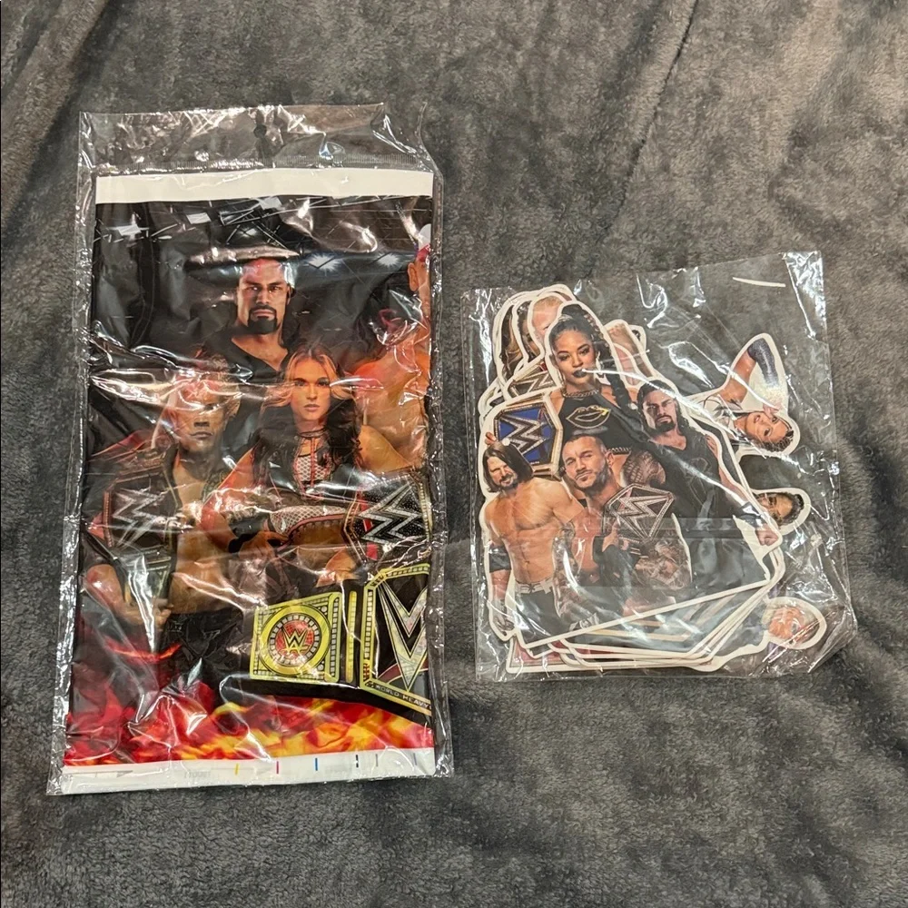 Wrestling party tablecloth and cake topper Set